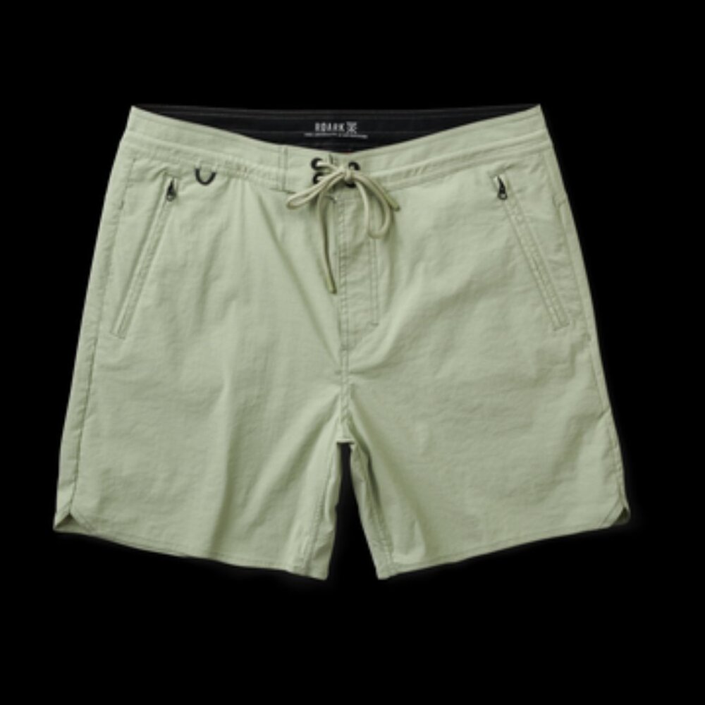 Layover Trail Shorts 17"